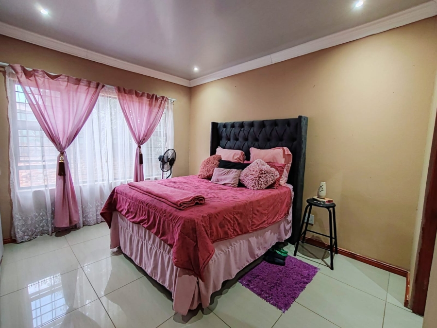 2 Bedroom Property for Sale in Miederpark North West